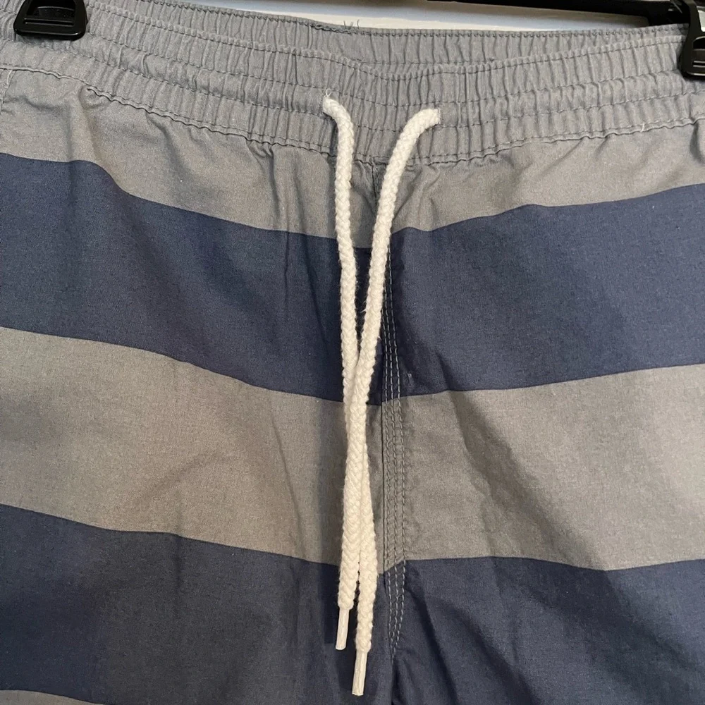 Men’s Mossimo Drawstring Shorts Size Small Blue Gray Striped Excellent Condition